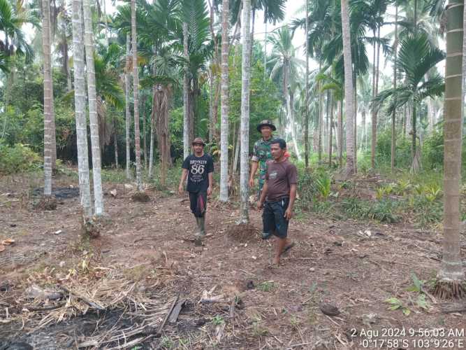 Sertu Deni Sutrisno Gelar Patroli Karhutlah di Kelurahan Sungai Beringin