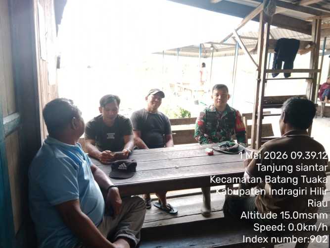 Babinsa Tanjung Siantar Buka Diskusi Edukatif di Momen Hardiknas 2026