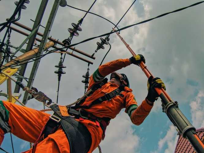 Listrik Riau Mulai Normal, PLN Lakukan Pemulihan Pasokan Daya Secara Bertahap