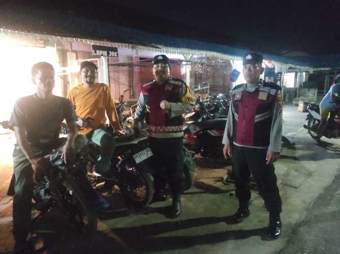 Personil Polsek Lima Puluh Laksanakan Patroli Mobile untuk Memelihara Kamtibmas