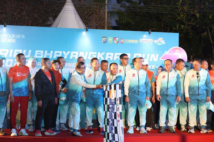 Kapolri Flag Off Riau Bhayangkara Run 2025