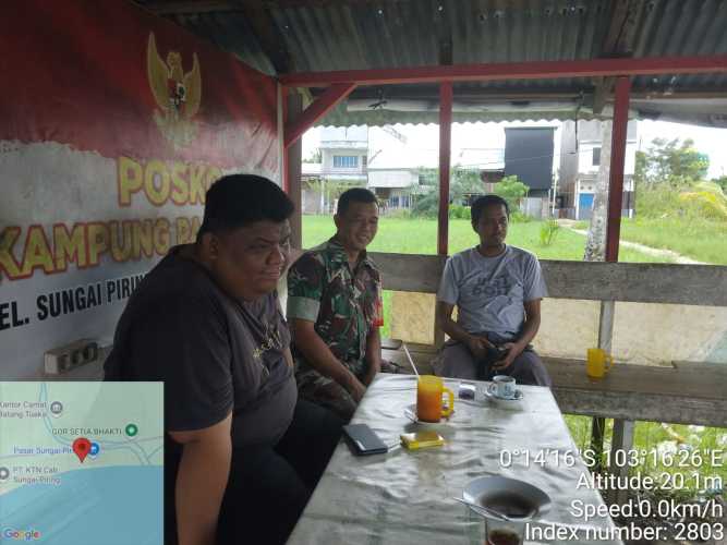 Babinsa Koramil 12/Batang Tuaka  Ajak Tokoh Pemuda Awasi Pergaulan Remaja di Kampung Pancasila