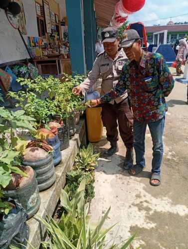 Tingkatkan Ketahanan Pangan, Personel Polsek Enok berkolaborasi dengan Majlis Guru SMP Negri  2 Enok Desa Pengalihan  Kec.Enok