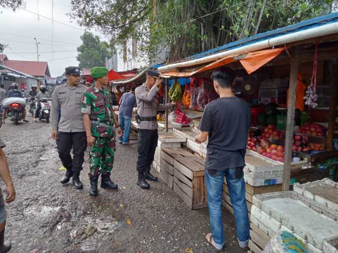 Serda Suratno Bersama Aparat Terkait Lakukan Pengecekkan Stok  Bahan Pangan