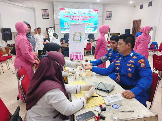 Setetes Darah untuk Kemanusiaan: Polres Pelalawan Gelar Aksi Donor Darah Semarakkan HUT Polairud ke-75