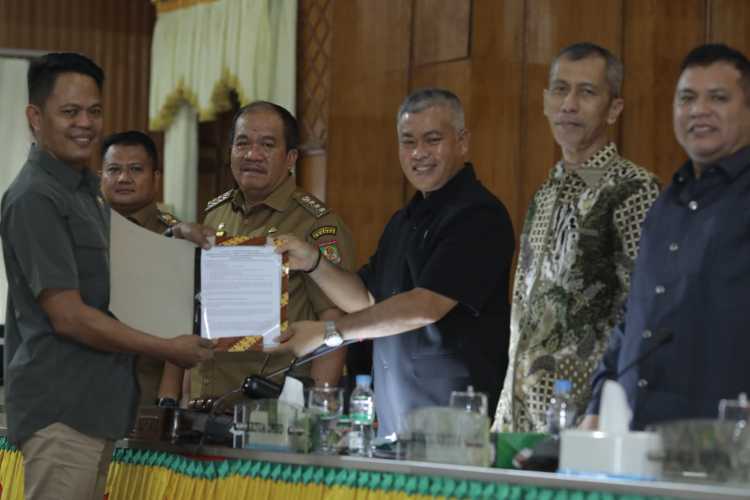 Bupati Asahan menghadiri Rapat Paripurna DPRD Kabupaten Asahan