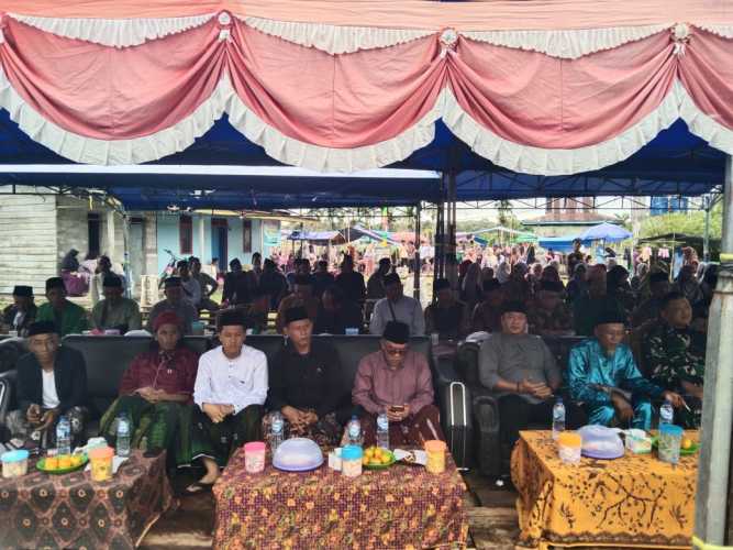 Camat Pulau Burung Menghadiri Pengajian Akbar di Desa Sukoharjo Jaya