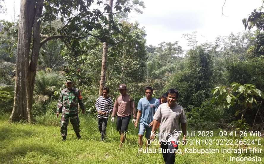 Sertu Arlansyah Membina MPA Setempat Dalam Pencegahan Karhutlah