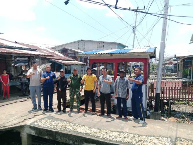 Polsek Concong Gelar Gotong Royong Perbaiki Poskamling Bersama Unsur Forkopimcam dan Masyarakat
