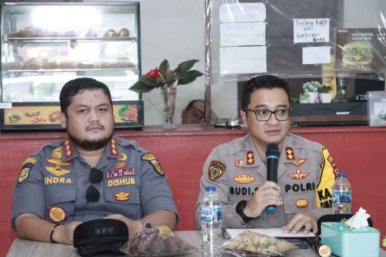 Jumat Curhat di Selensen, Kapolres Inhil Dengarkan Keluhan Para Kepala Desa