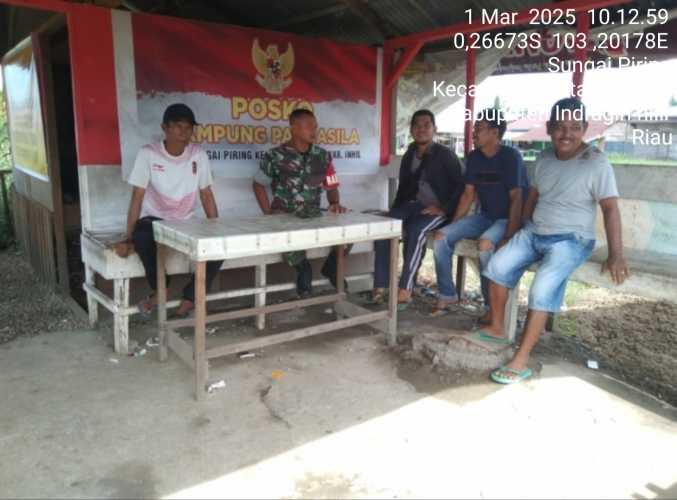 Babinsa Koramil 12/Batang Tuaka Gelar Komsos Penguatan Keamanan di Kampung Pancasila