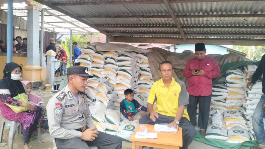 Kanit Binmas Polsek Enok Laksanakan Pam Bansos dan Cooling System