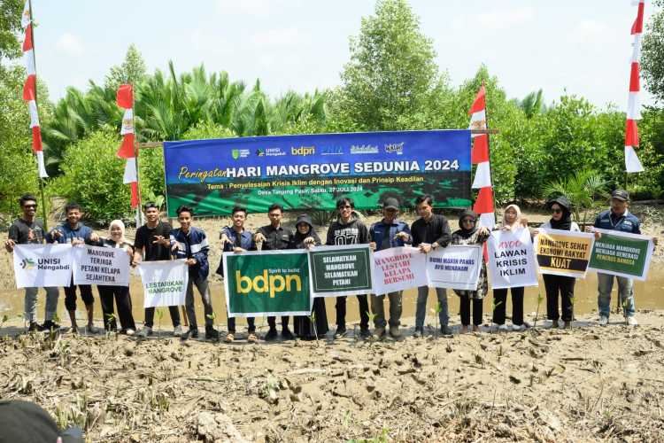 Hari Mangrove Sedunia, BDPN dan PNM Cab Pekanbaru Bersama UNISI Mengabdi Tanam 7.000 Pohon