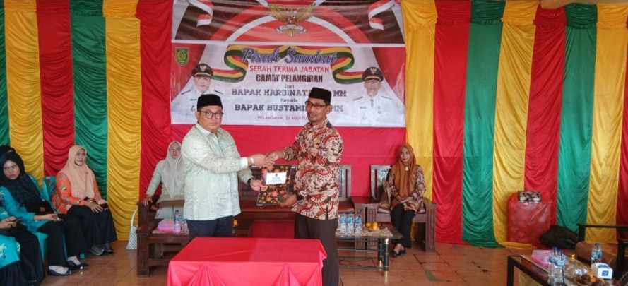 Acara Serah Terima Jabatan Camat Pelangiran di Warnai Kesan dan Pesan