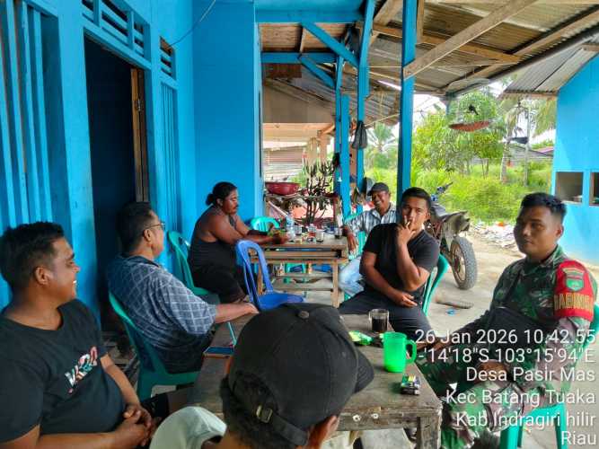 Babinsa Pasir Mas Tanamkan Jiwa Kesetiakawanan Sosial di Tengah Masyarakat