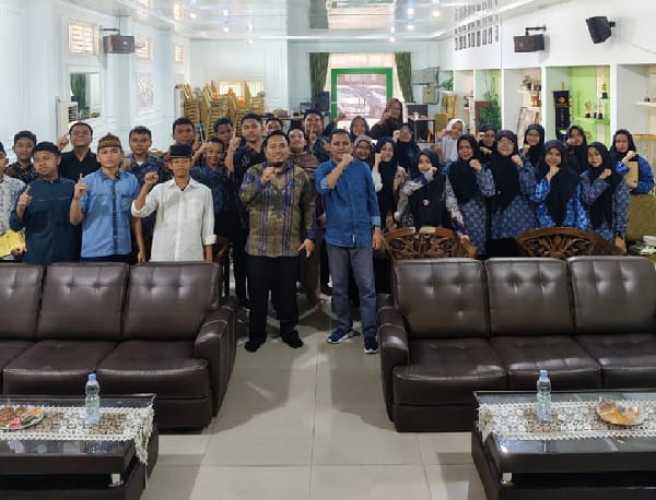 Murid Program Entrepreneur MAN 1 Pekanbaru Belajar Menangkap Peluang Bersama Dr Sarli Rahman