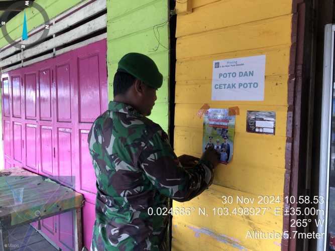 Dukung Program Mabes TNI dalam Peningkatan Han Pangan, Babinsa Mandah Sebar Brosur Khusus Rekrumen Perwira  PK Pertanian