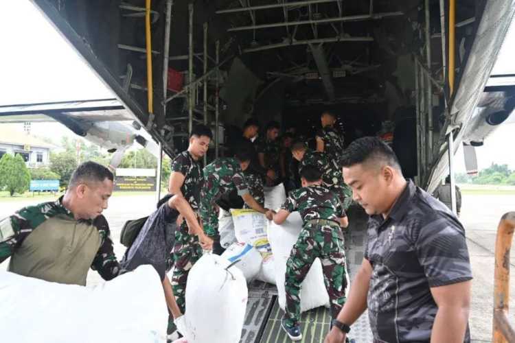 Lanud Roesmin Nurjadin Telah Distribusikan 38.863 Ton Bantuan Logistik Korban Bencana di Sumatera