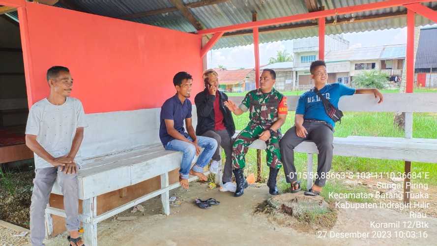 Babinsa Komsos di Kampung Pancasila Jaga Pemilu Damai