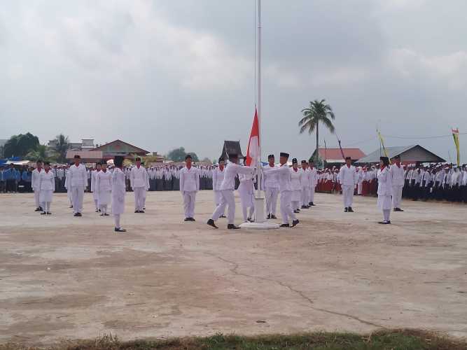 Kemeriahan Upacara  Bendera HUT RI Ke -78 di Kecamatan Batang Tuaka