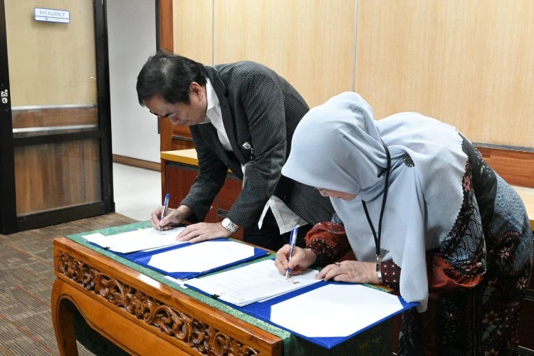 BI Riau Dukung Mobilitas Akademik UNRI dengan Kendaraan Operasional