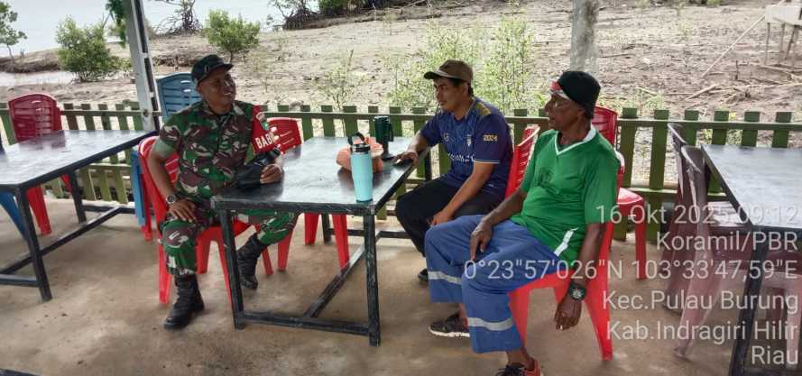 Babinsa Koramil 11/Pulau Burung melaksanakan kegiatan komunikasi kependudukan Pengembangan Jaring Teritorial