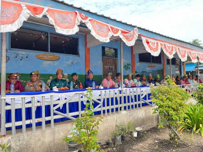 Sertu Siswanto Mewakili Pjs.Danramil Ikuti Secara Khidmat Upacara HUT Propinsi Riau Ke-68