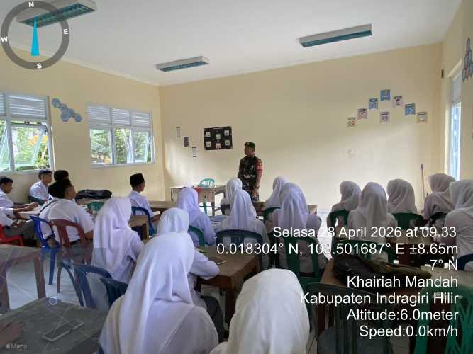 Babinsa Mandah Tanamkan Nilai Wawasan Kebangsaan kepada Generasi Muda di SMUN 1 Mandah