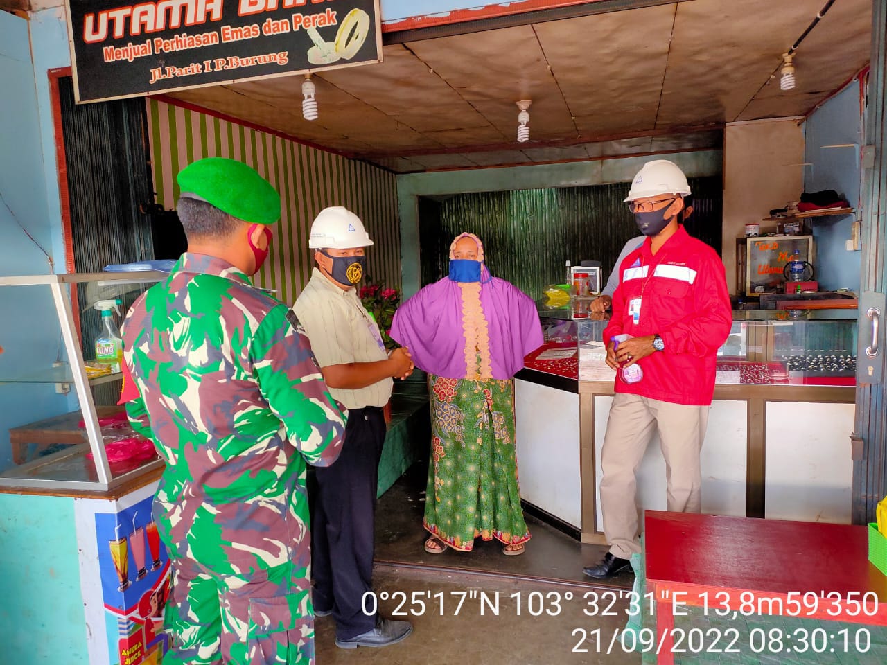 Serda Siswanto Babinsa  Koramil 11/Pulau Burung Kodim 0314/Inhil Bersinergi Membangun Wilayah Bebas Covid-19