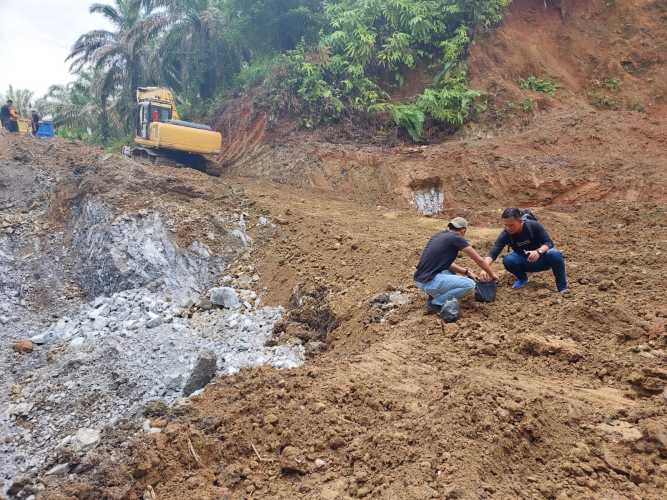 Tambang Ilegal di Dusun Air Bilu Desa Keritang Hulu Kecamatan Kemuning di Amankan Polisi