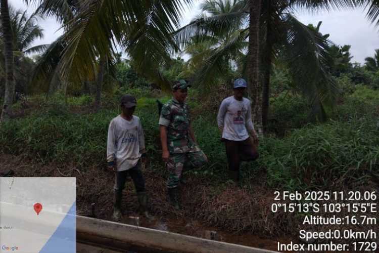 Dalam Patrolinya, Sertu Januar Berikan Metode Pembukaan Lahan Yang Tepat Guna
