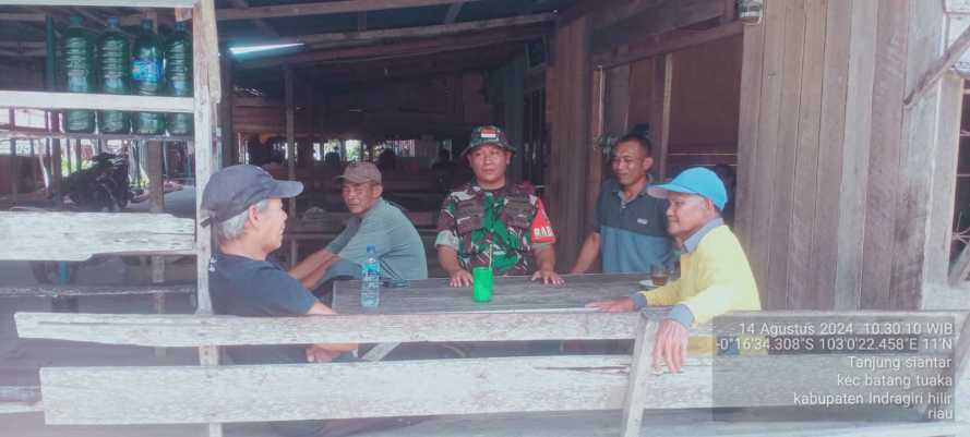 Serda Sukiran Membangun Komunikasi Dengan Warga di Sekitar Pelabuhan Penyeberangan