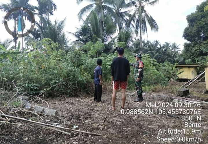 Babinsa Mandah Laksanakan Patroli Karhutlah Keliling