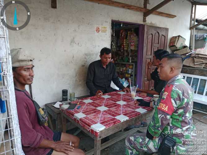 Babinsa Koramil 01/Tbh Kodim 0314/Inhil Intensifkan Komsos: Monitoring Perkembangan Situasi Wilayah Binaan
