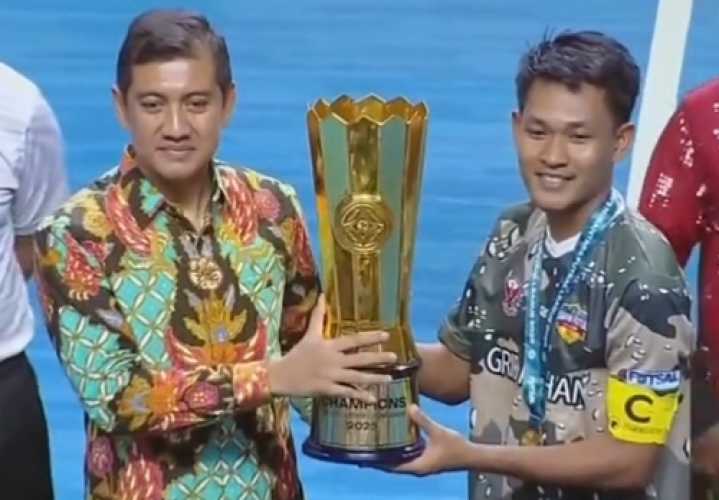 Melaju Ke Liga Pro Manager AFC Berikan Tropi Nusantara Futsal League 2025 Buat Warga Asahan