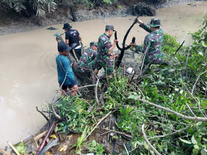 Bersihkan Sungai, Bersatu Dengan Alam di TMMD ke 124 tahun 2025 Kodim 0208 Asahan