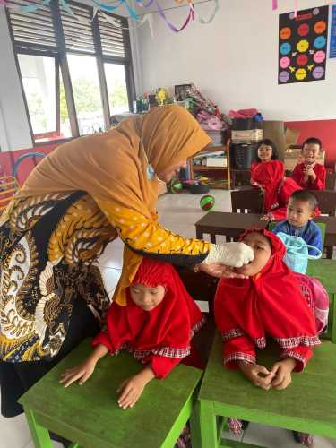 Vaksinasi Polio Dosis Kedua di Wilayah Kerja UPT Puskesmas Mandah