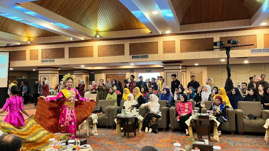 Pemanfaatan Minyak Sawit untuk Batik, DWP Riau Dorong Ekonomi Kreatif