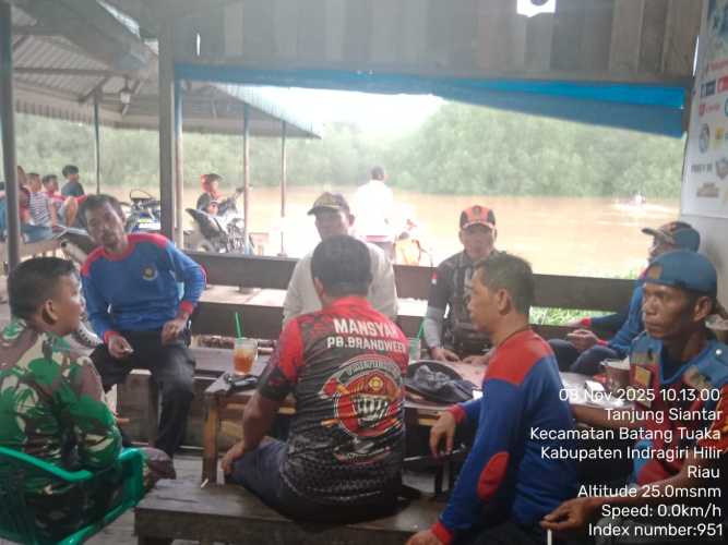 Babinsa Jaga Ketentraman Warga Lewat Komduk Terpadu di Pelabuhan Rakyat