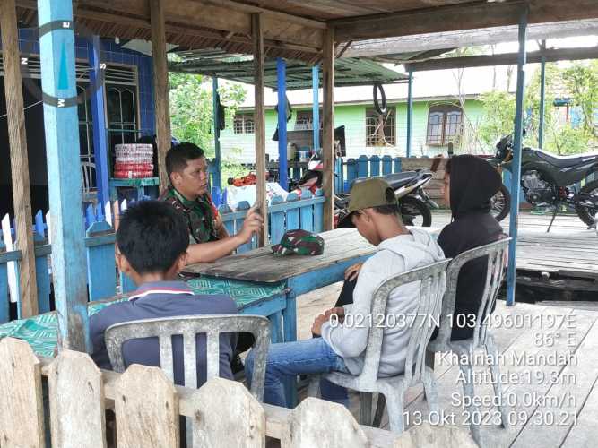 Babinsa Bente Berikan Nasehat Kepada Pemuda dan Remaja