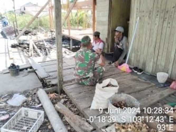 Babinsa Pupuk Kebersamaan dengan warga Binaan