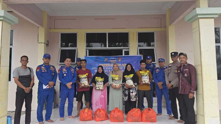Polres Pelalawan Salurkan Sembako Untuk Warga Pesisir Kuala Kampar, Wujud Nyata Polisi Bersama Masyarakat