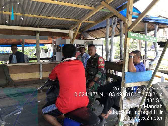 Pererat Silaturahmi di Bulan Ramadhan, Babinsa Desa Bekawan Gelar Komsos dengan Warga