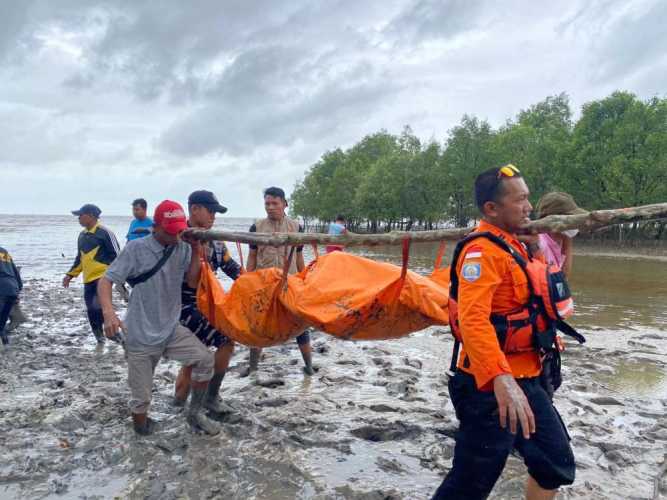 Tiga Hari Pencarian, Tim Gabungan Evakuasi Jasad ABK KM Makmur Jaya 89