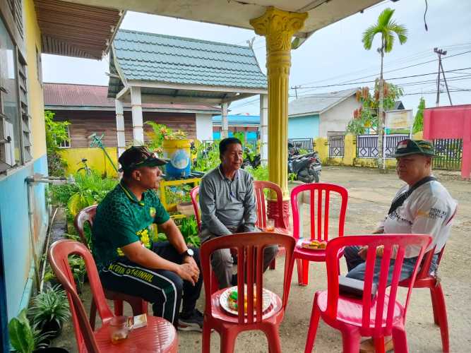 Diskusi Penanganan Sampah KUPT DLHK, Camat Tembilahan Hulu dan Danramil 01/Tembilahan