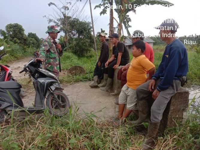 Babinsa Desa Bakau Aceh Laksanakan Komsos untuk Pererat Hubungan dengan Warga Binaan