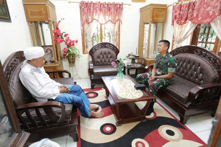 Pererat Hubungan TNI AD dan Tokoh Agama, Dandim 0208/Asahan Bersilaturahmi ke Kediaman Syech Silau Laut