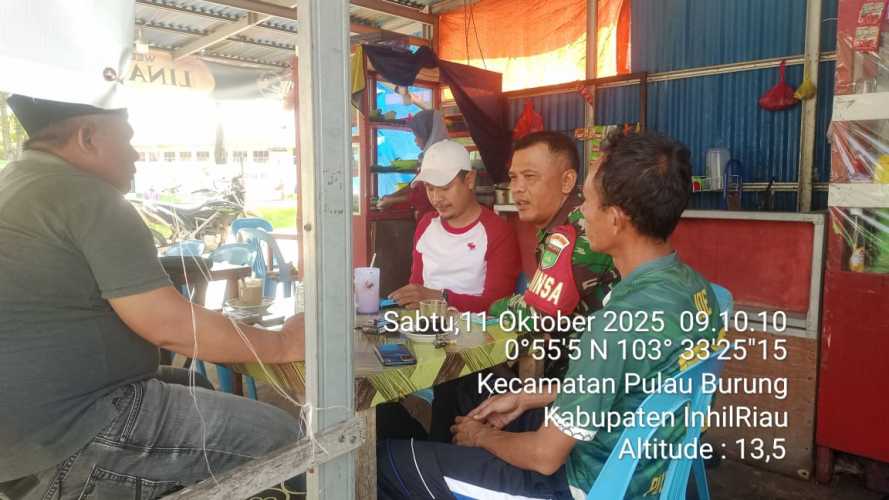 Babinsa Koramil 11/Pulau Burung Laksanakan Pengawasan SDM Demi Kondusifitas Wilayah