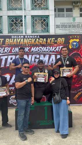 Sa’Ad, Buruh Tani, Dinobatkan sebagai Orang Terkuat Nomor 1 di Tembilahan pada Kompetisi Strongman X Panco HUT Bhayangkara ke-80 Polsek Tembilahan