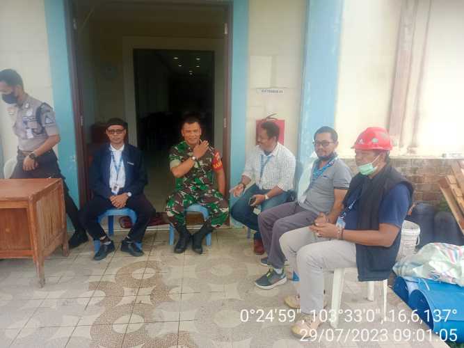 Babinsa Koramil 11/Pulau Burung  Komsos Dengan HRD PT.RSUP